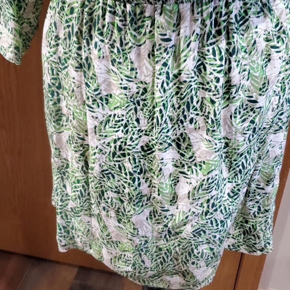 Cabi 3/4 sleeve faux wrap green tan leaf pattern mini dress - Picture 4 of 8